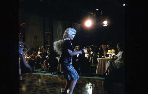 Lot of (4) 1961 BARBARA NICHOLS As A Showgirl Original 35mm Slides gp - Foto 4 di 5