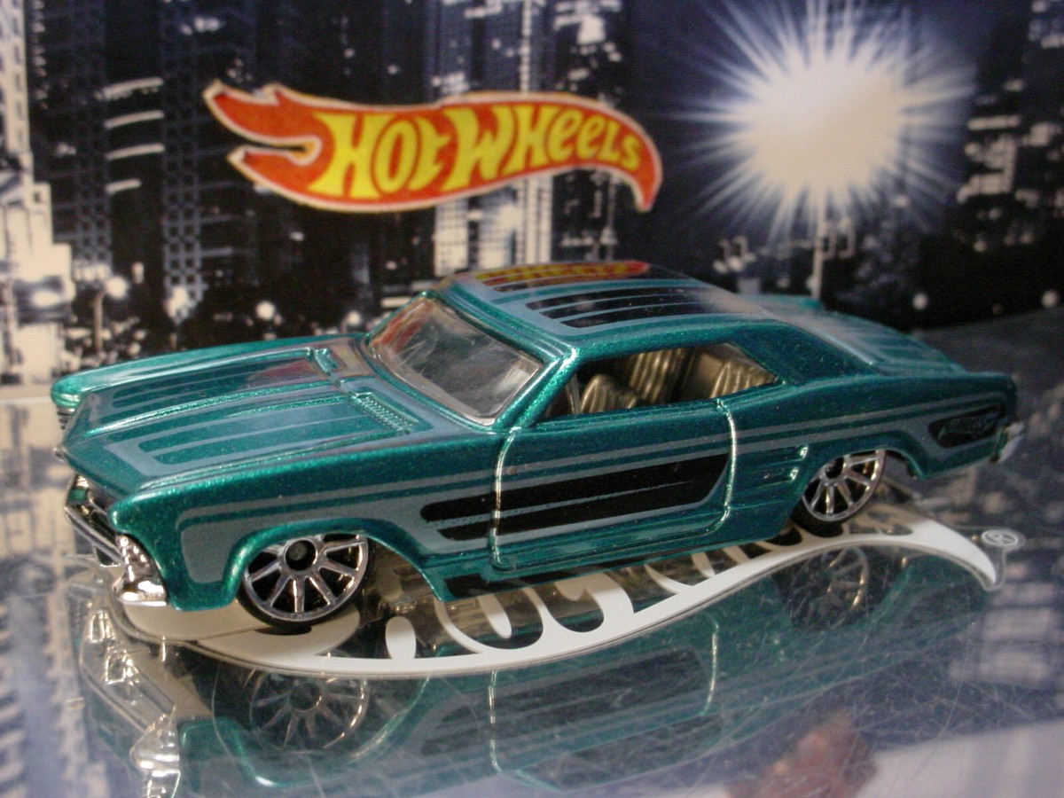 Hot Wheels スーパートレジャーハント'64 Buick Riviera Amazon.com: Hot Wheels '64 Buick Riviera - Super Treasure