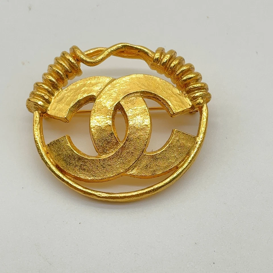 Auth CHANEL 94P Vintage Hollow Lage Coco Mark GD 16.60g Brooch W/Box SK050515 - Image 4 of 4