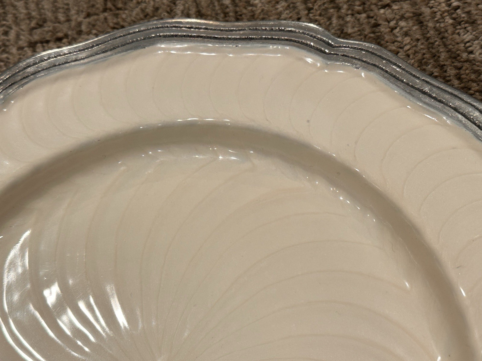 MIKASA PEWTER & OFF-WHITE ENAMEL OVAL & ROUND SERVING PLATTERS COUNTRYSIDE LOT 2 thumbnail 4