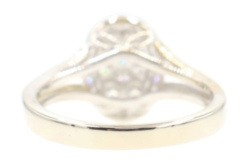 Estate 0.80 Ctw Round Diamond Oval Cluster 14KT Gold (585) Halo Engagement Ring - Picture 8 of 19