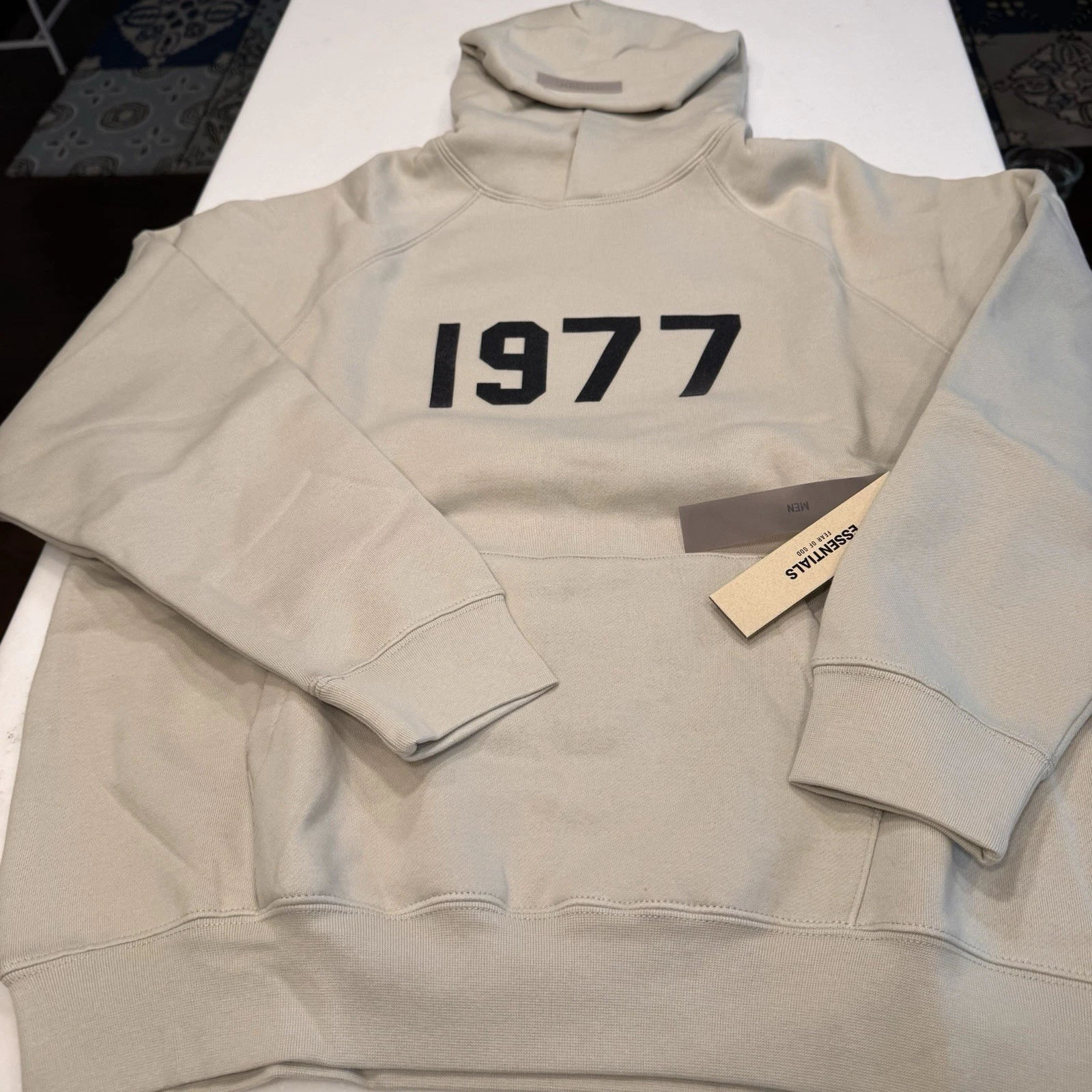 Felpa con cappuccio pullover unisex Fear of God Essentials 1977 colore grano taglia small