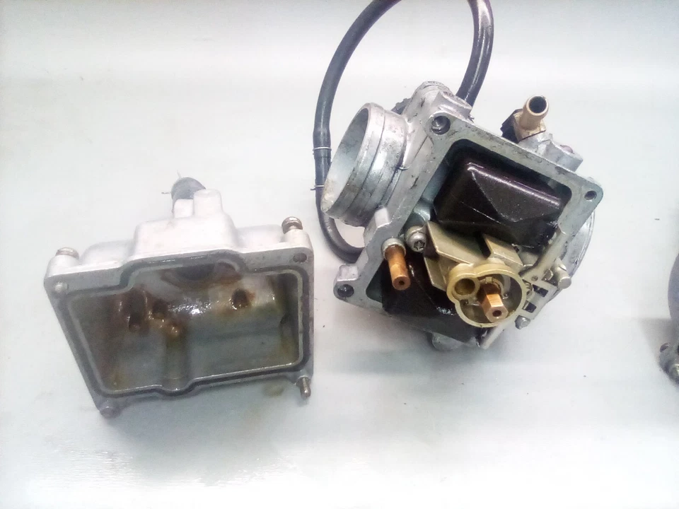 Polaris Indy XC 600 1998 OEM Keihin PWK 39 carburadores 39 mm carbohidratos Foto 2 de 4