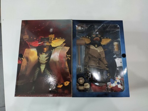 NECA Gremlins Ultimate flashing Gremlin impermeabile Nuovo UFFICIALE 18cm - Picture 3 of 6