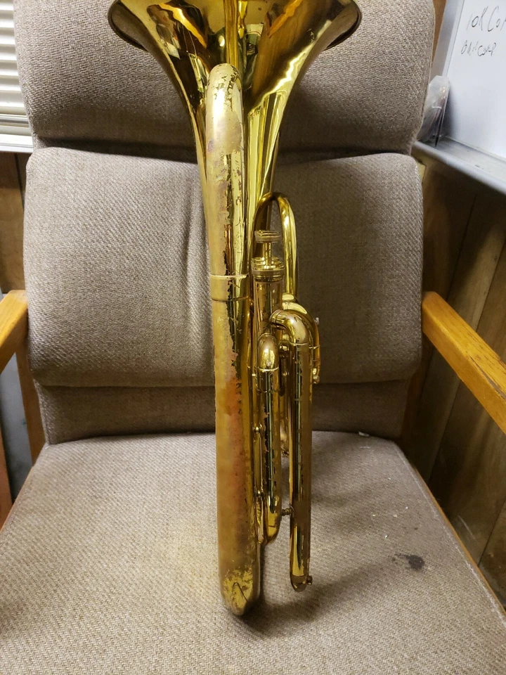 Cuerno de barítono/eufonio Conn 12i latón sin estuche boquilla 12 C buen estado Foto 3 de 4