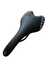 Sella bici da strada Astute SKYLITE SR in carbonio usata con graffi