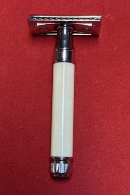 EDWIN JAGGER  Double Edge Safety Razor  - Off White - Excellent Condition!!