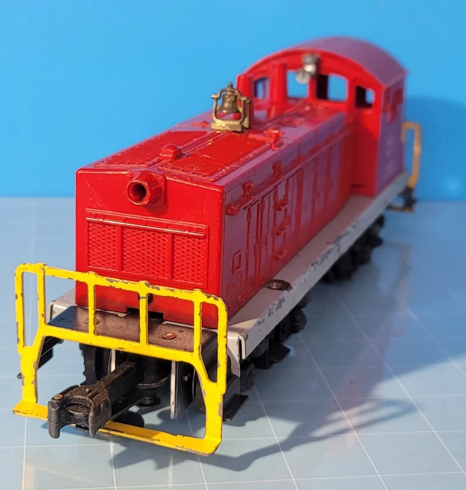 S01: Lionel No. 600 MKT Diesel Switcher 027 Engine Gray Frame Yellow Rails Runs! - Image 3 of 4