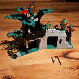 LEGO Castle: Camouflage Outpost (6066)