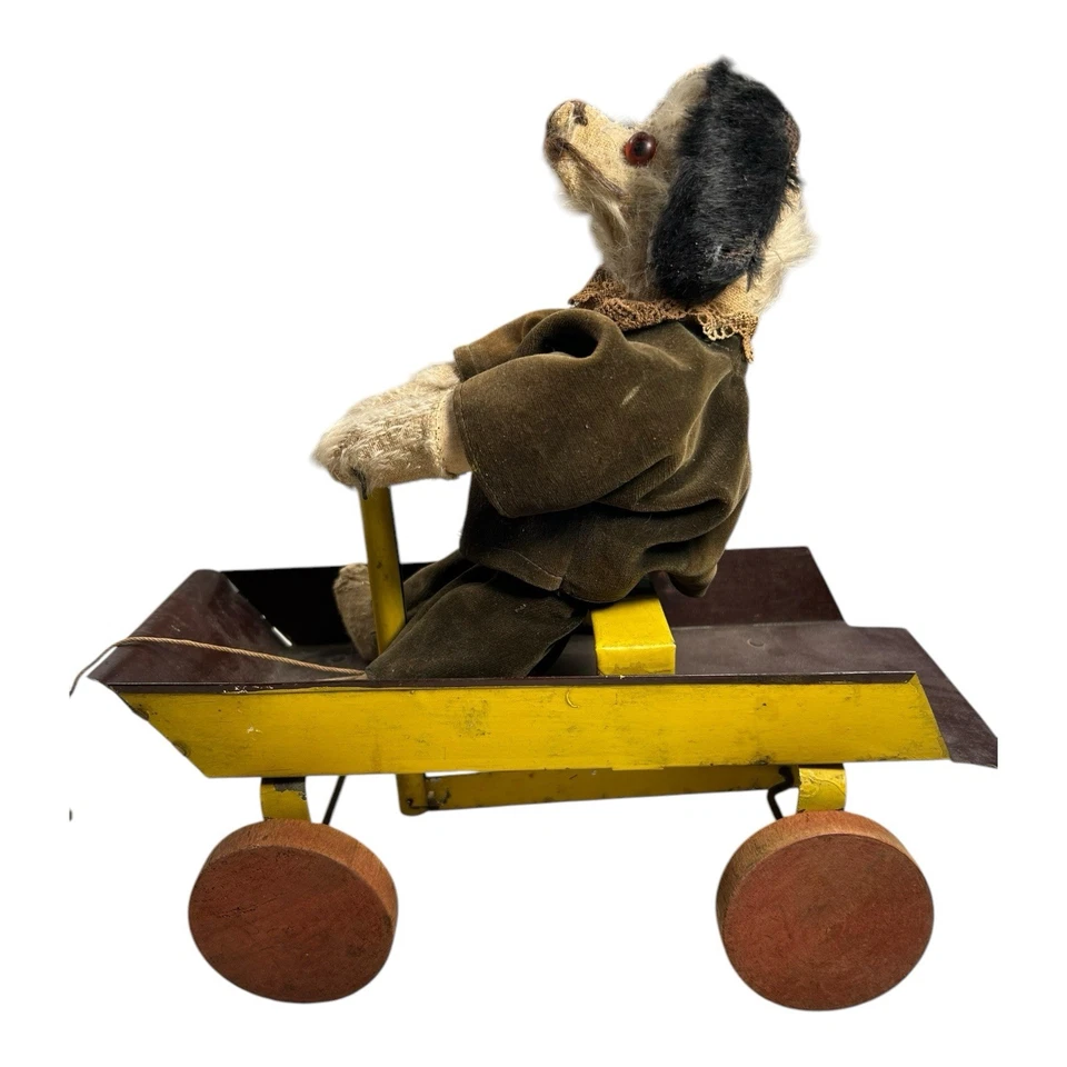 Antiguo arte popular cachorro de peluche perro en carro juguete para tirar Foto 3 de 4