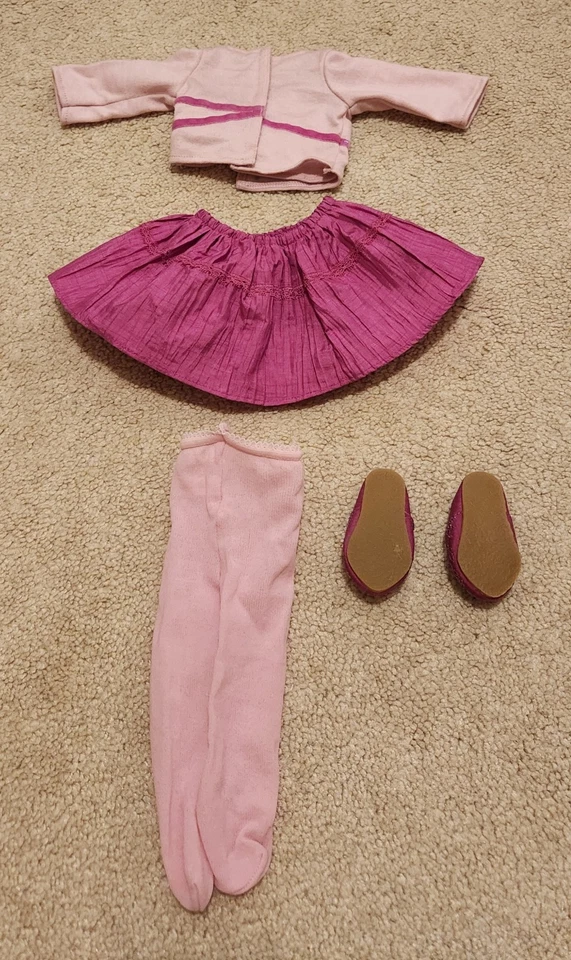Traje de muñeca American Girl dulce secuencia. Zapatos, medias, falda y top. Foto 2 de 4