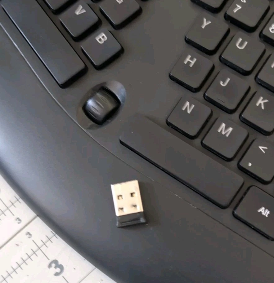Staples  WKB-1500UB Keyboard Tested includes DONGLE ergonomic - Image 2 of 4