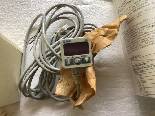 New In Box SMC ISE40-T1-22L Pressure Sensor - Picture 7 of 7