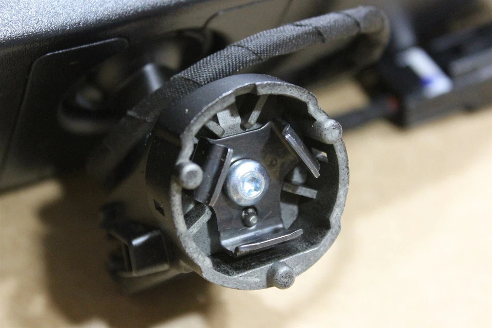 Cámara de reversa trasera 14-16 Ram ProMaster 82214220 monitor de cámara de estacionamiento OEM de fábrica Foto 3 de 4