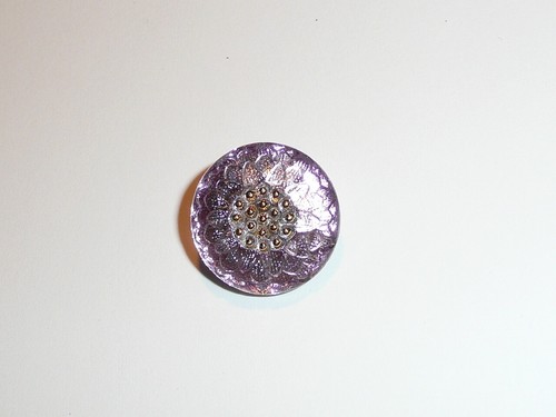 Beautiful Czech Glass 18mm Daisy Button - Pink w/ Hand Painted Gold Accents - Picture 8 of 10