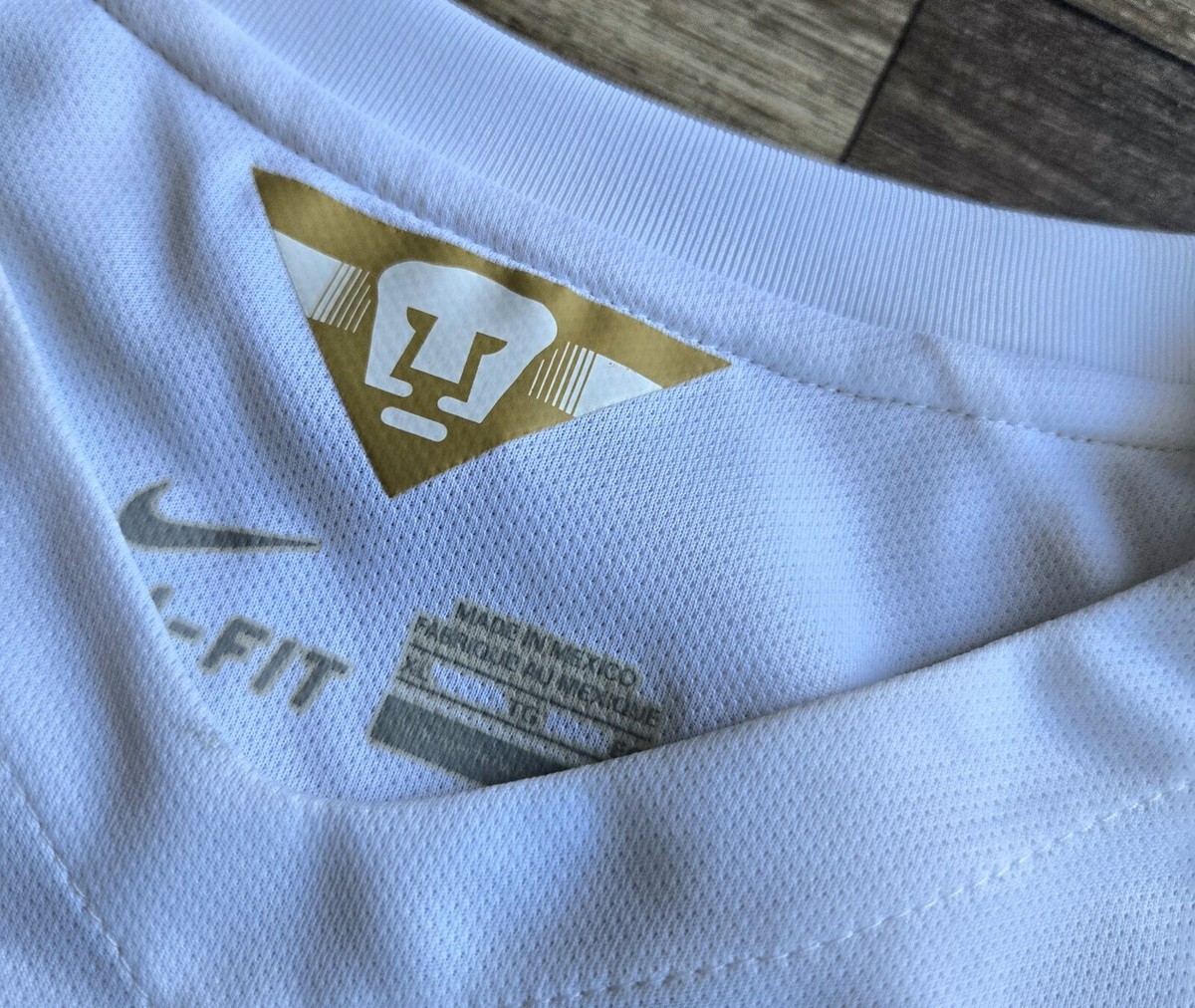 NIKE PUMAS UNAM 2015-2016 AWAY メキシコXL NWT Nike Pumas UNAM 2015/2016 Home Futbol Jersey Mens Size