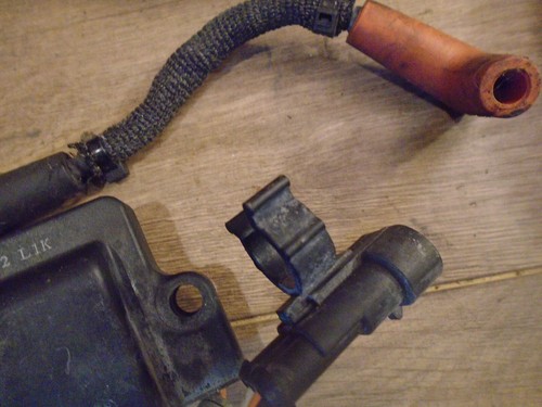 Evinrude E-Tec 40-300 hp ignition coil assembly 0586980 - Picture 4 of 6