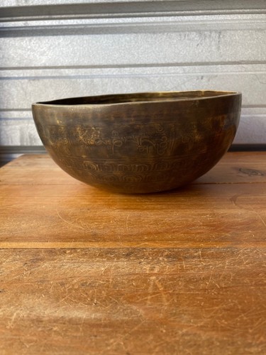 Beautiful Large Vintage Hand Hammered Engraved Tibetan Singing Bowl 9.25" - Picture 8 of 16