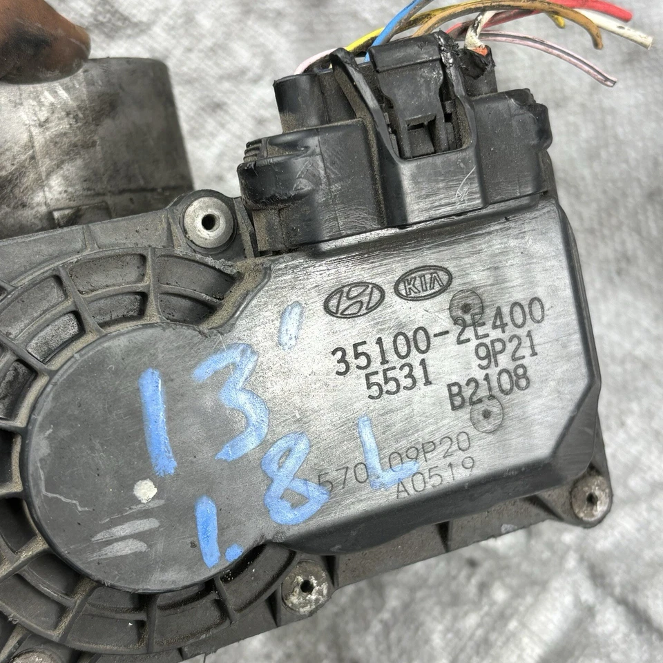 Conjunto de carrocería del acelerador Hyundai Elantra 2013-2019 2,0 L 35100-2E400 OEM Foto 4 de 4
