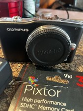 Olympus PEN E-PM1 Mirrorless Camera Body 12-13.9MP 3in Black/Silver Charger 32GB