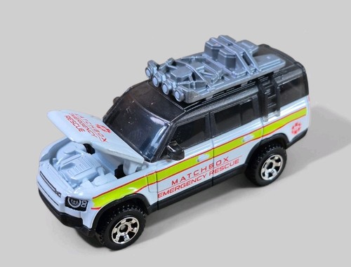 LAND ROVER DEFENDER 130 Diorama Collectible DieCast Model Car 1:64 White LOOSE - Picture 2 of 8