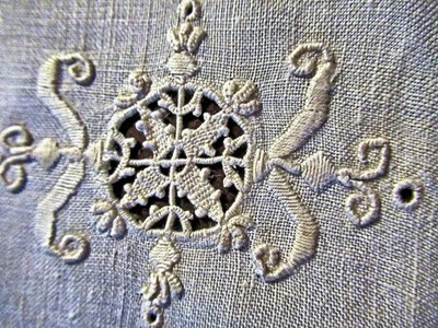 Vtg Doily 18'' Lt-Beige Linen Handmade Lace Inserts Embroidery Italian Ropework