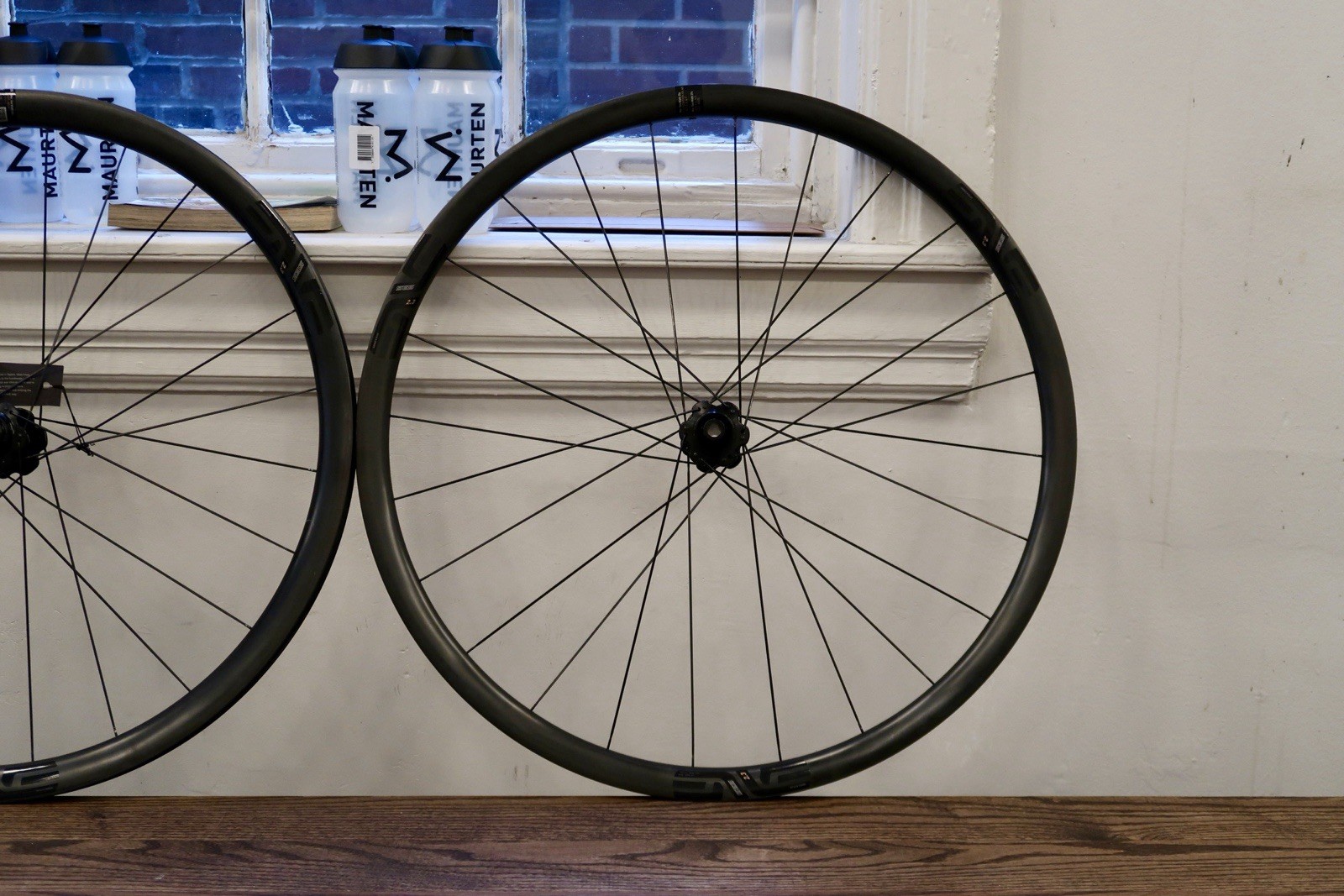 Brand New 2022 ENVE SES 2.3 Carbon Disc Wheelset - XDR or HG Freehub