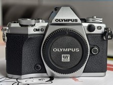 Olympus OM-D E-M5 Mark II Camera Body With Strap Battery Charger