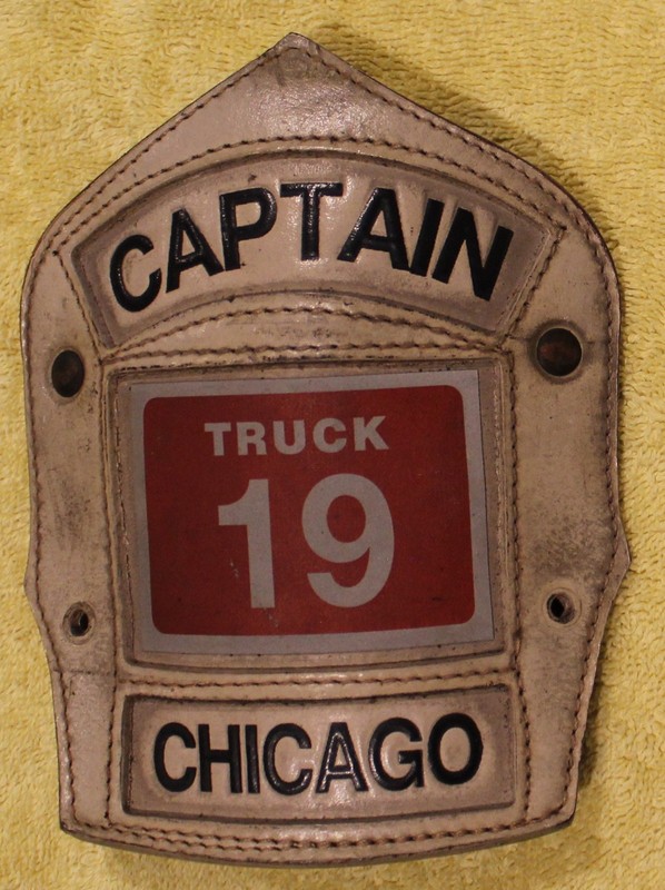 CHICAGO FIRE DEPARTMENT  CAPTAIN  TRUCK 19   FIREMAN FIREFIGHTER HELMET FRONT
