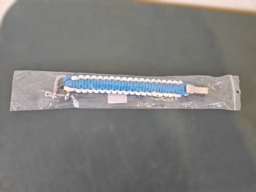 BRACCIALE KENA KAI SURIVAL GRILLO ACCIAIO INOX TRAMA REGOLARE BLU CIELO E BIANCO - Foto 3 di 3