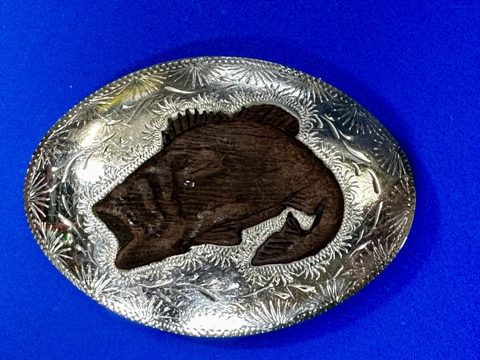 Bajo boca grande con incrustaciones de madera indio nativo americano Ga sello? Hebilla de cinturón  Foto 3 de 4