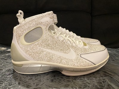 Lot Detail - C. 2004 KOBE BRYANT DUAL-SIGNED AND PRACTICE WORN NIKE 'HUARACHE 2K4' BASKETBALL 