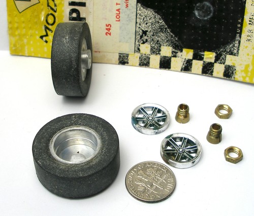 1965 K&B Aurora 1:24 Slot Car Pit Stop Parts LOLA T-70 POSI-LOK WHEEL SET #245 - Picture 2 of 2