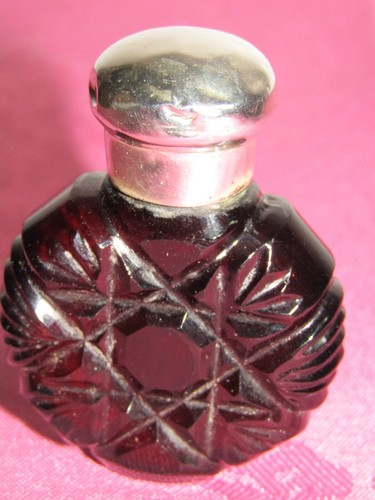 A Victorian Ruby Cut Glass Silver Topped Scent Bottle Hallmarked Birmingham 1876 - Picture 1 of 7