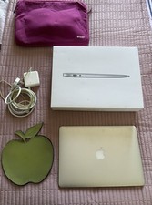 Apple MacBook Air 13-inch, 8GB RAM, 128GB - SSD (2016)