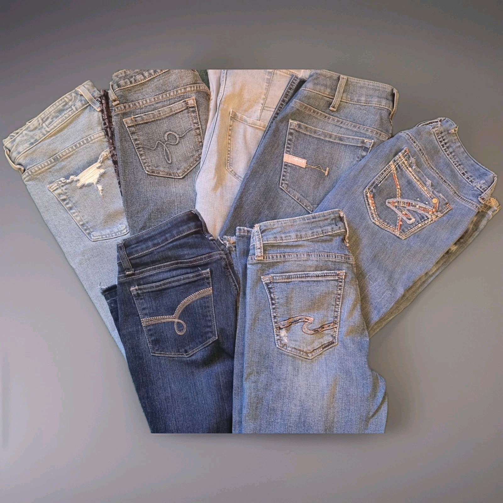 Lot A of 7 Pairs of Women / Jr. Jeans Sizes 5/6 to 8 See Description For Brands