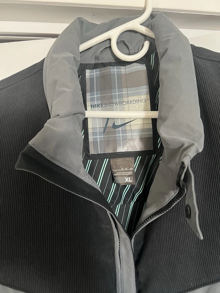 Media chaqueta de snowboard Nike Foto 2 de 4