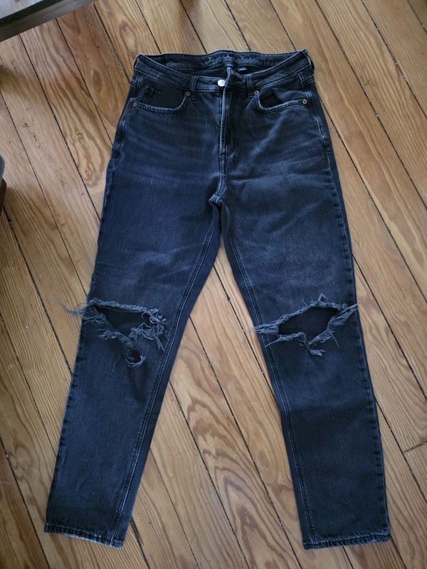 American Eagle Strigid Mom Jean Womens 8 Approx 30x26 Black High Rise Knee Holes