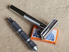 King C. Gillette RASOIO di Sicurezza + The Goodfellas’ smile manico Gladio NUOVO