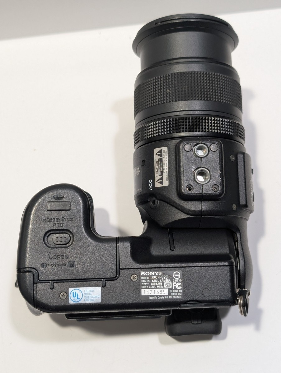 SONY Cyber-shot Digital Camera DSC-F828 w Case Charger Wide Lens