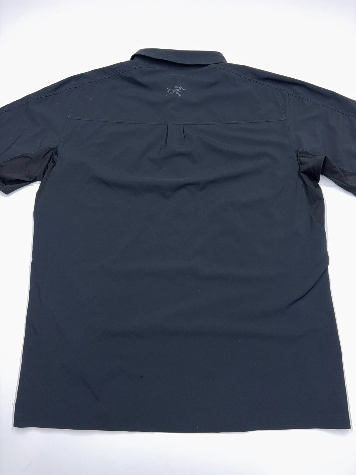 Arc'teryx Men's Polo Shirt Short Sleeve Performance Stretch Black - Size Large thumbnail 3