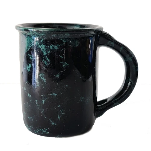 BENNINGTON POTTERS 1967dg Black on Green Agate Mug