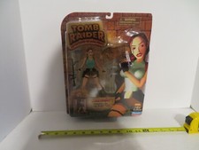 Playmates Tom Raider Lara Croft Encounters Savage Bengal Tiger Figure 1999 MOC