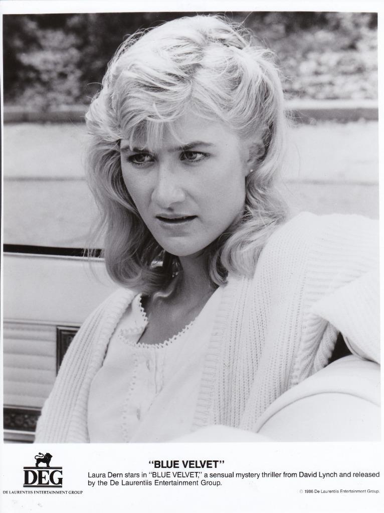 Laura Dern En Velours Bleu Laura Dern Recalls Leaving College To Film