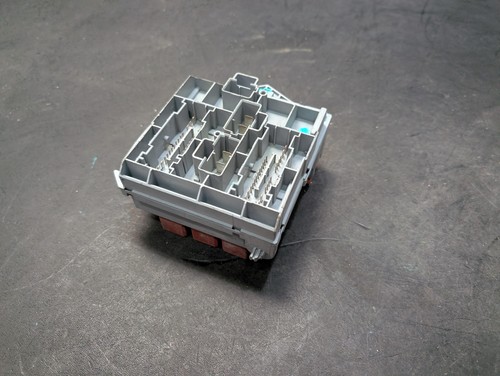Fuse Relay Junction Box 2016 RAM ProMaster 1500 68305537AA 2014 2015 2017 - 2021 - Picture 9 of 13