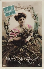 HAPPY BIRTHDAY WOMAN BUN LOCKET WITH LILY OF THE VALLEY - 33613