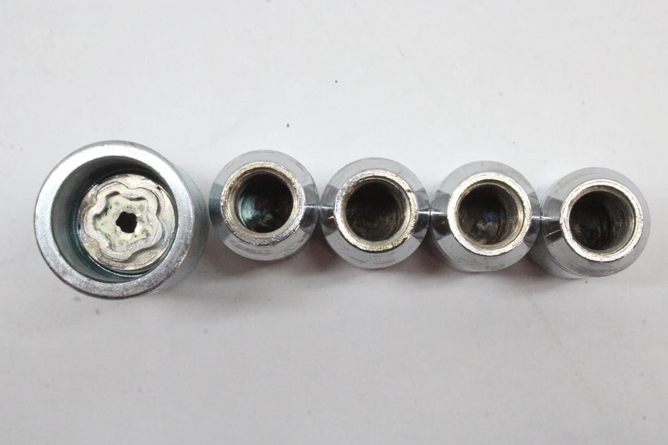 2024 NISSAN ALTIMA - JUEGO DE TUERCAS 40224-ZP50A RUEDAS TACOS OEM 20 21 22 23 24 Foto 2 de 3