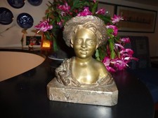 SCULTURA IN BRONZO DI GIOVANNI DE MARTINO .