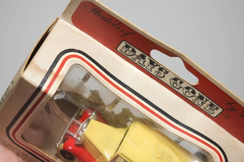 DAYS GONE Delivery Truck PAT'S POODLE PARLOUR Lledo DIE-CAST Made In England NOS - Picture 9 of 11