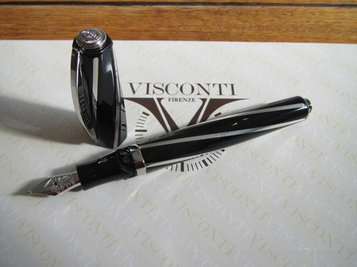 Visconti Divina Black Midi Fountain pen 14kt Au Broad nib MIB